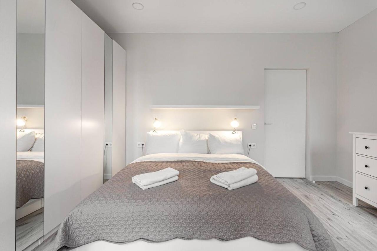 Happy Inn Vip, Self Check-In-24X7, A-C, Parking-In-The-Underground-Garage VNO Exterior photo