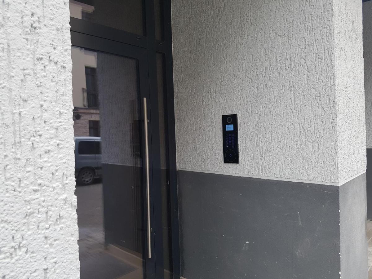 Happy Inn Vip, Self Check-In-24X7, A-C, Parking-In-The-Underground-Garage VNO Exterior photo